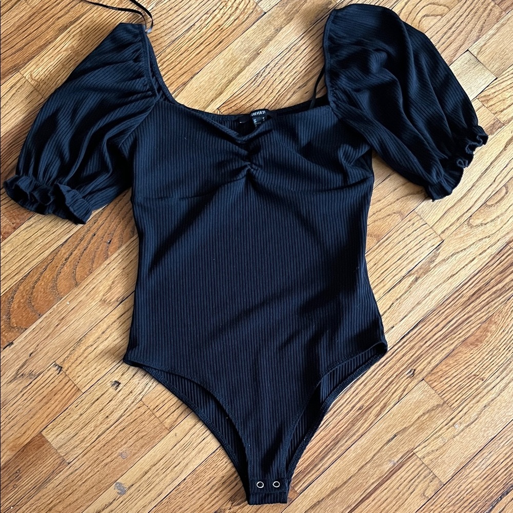Forever 21 Black Ribbed Puff Sleeve Top